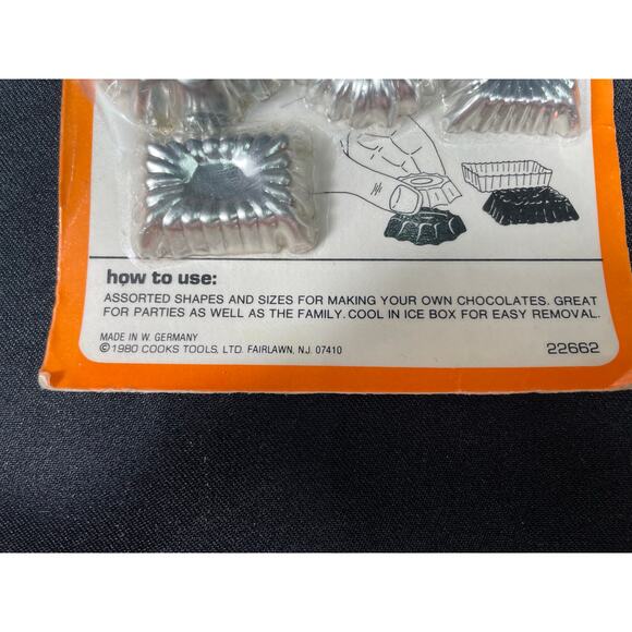 Vintage Cooks Tools 10 Piece Metal Chocolate Mold Set, 1980, Assorted Shapes - Picture 3 of 4